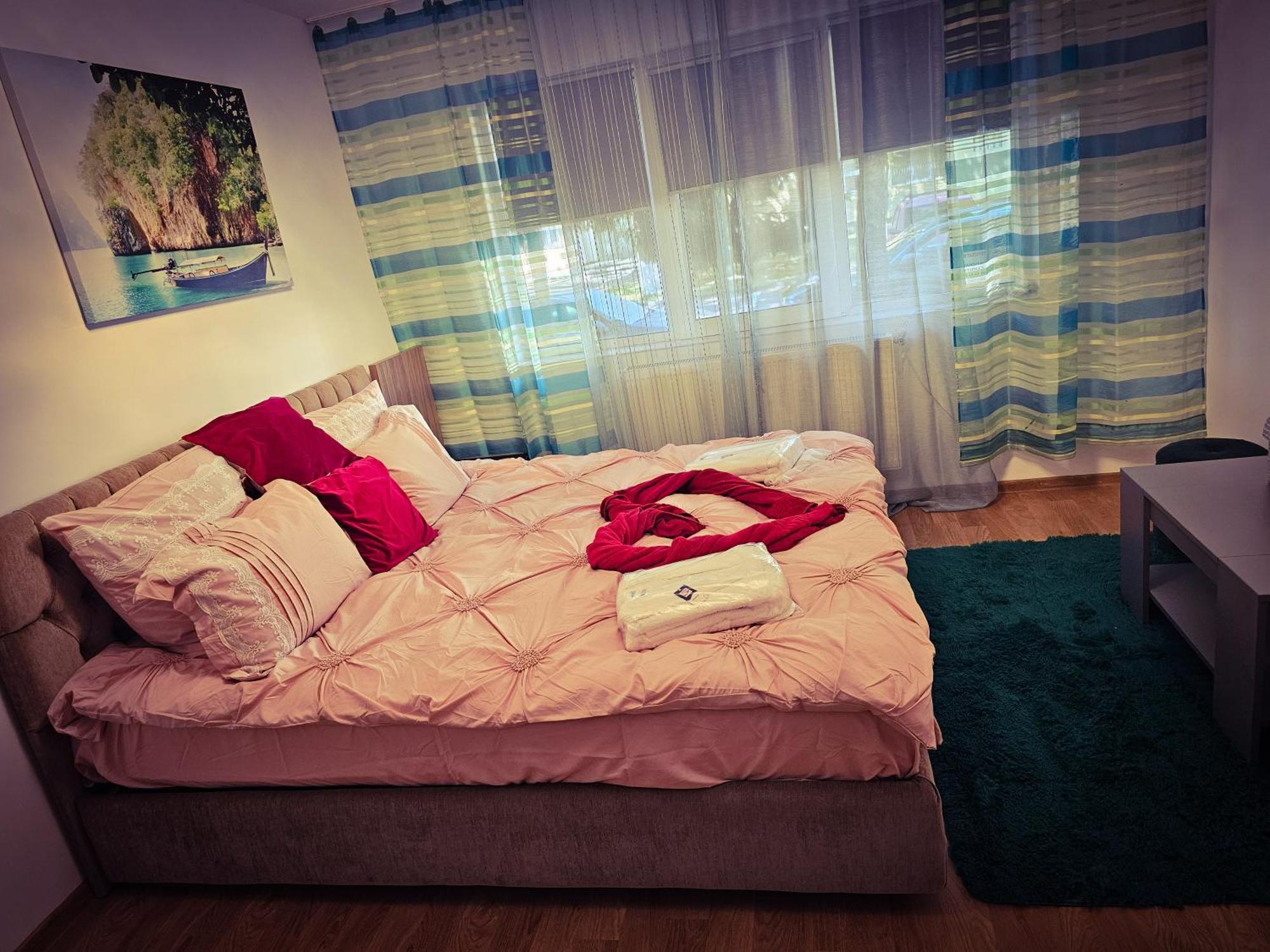 Mony Apartaments Roman Dış mekan fotoğraf