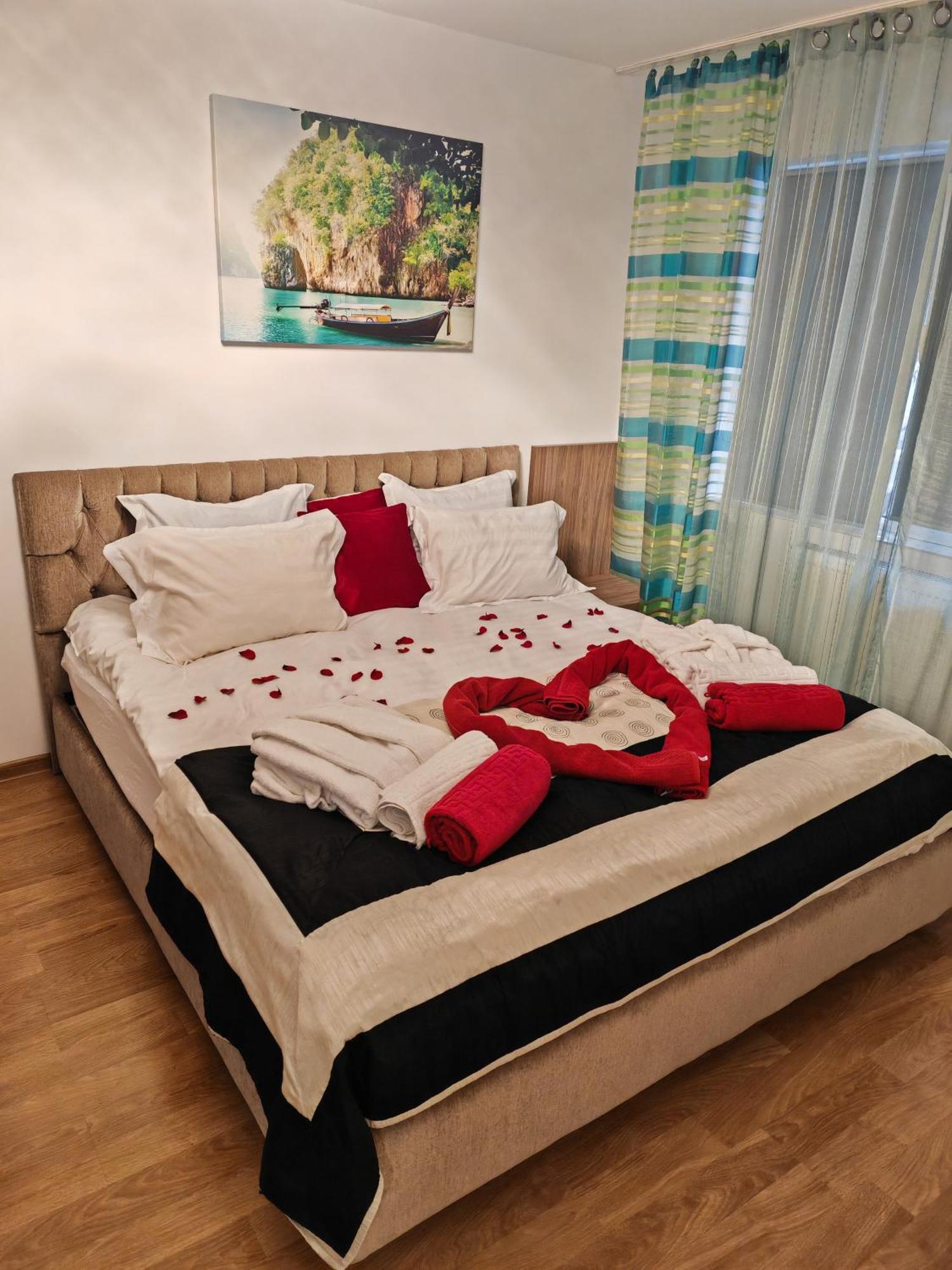 Mony Apartaments Roman Dış mekan fotoğraf